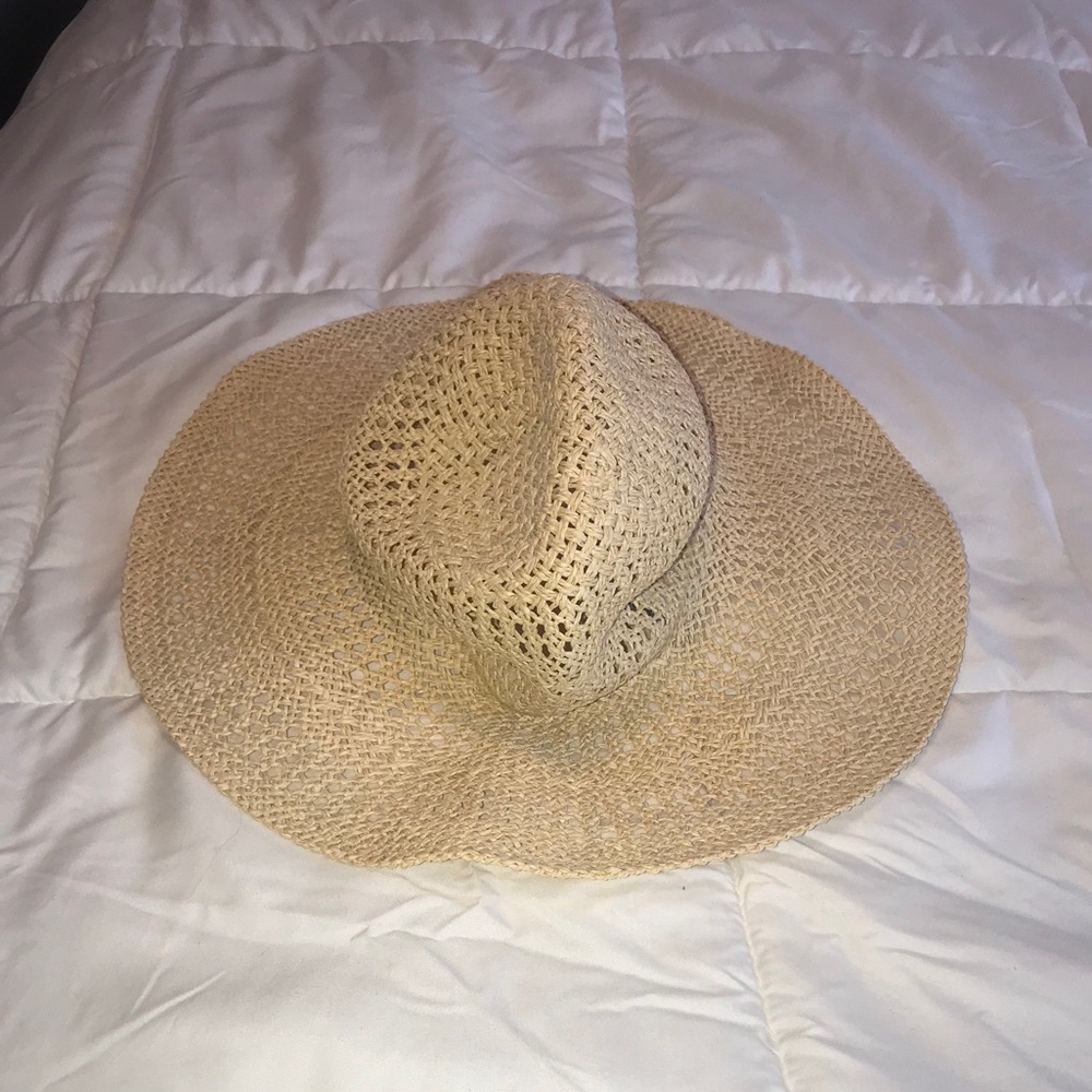 Aerie hat
